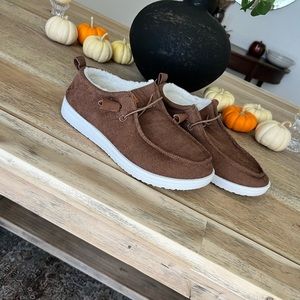 Brown cordoroy fleece shoes